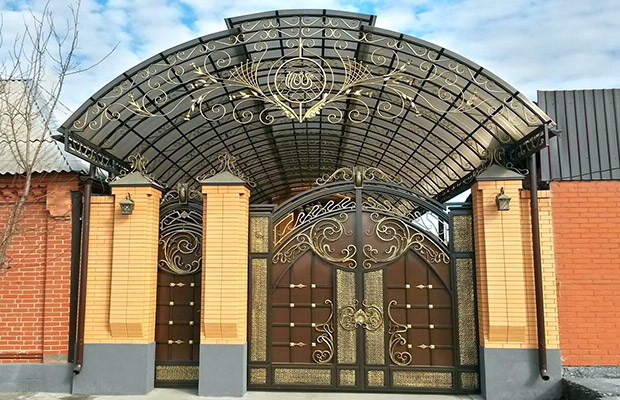 Купить или заказать ворота для дома с навесом - стильные и надежные решения для вашего участка в Волгодонске от 41293 руб | ВоротМастер-Вгн